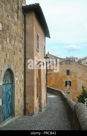 La città medievale di Tuscania in Lazio, della provincia di Viterbo, Italia Foto Stock