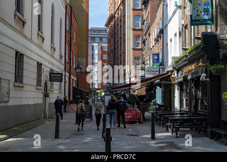 La Queens Pub dispensa, Cosmo Place, Bloomsbury, London, Regno Unito Foto Stock