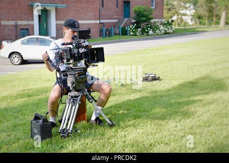New York, NY; Agosto 2018: un cineasta frame fino il suo tiro Foto Stock