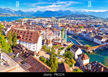 Città di Lucerna panoramica vista aerea, Alpi e laghi in Svizzera Foto Stock