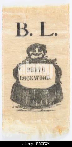 Anti-suffragio nastro con un poco lusinghiero di intera lunghezza immagine della belva Ann Lockwood, di un avvocato e di suffragist, che correva per il Presidente degli Stati Uniti nel 1884 e 1888, prodotte per il mercato americano, probabilmente per un 'Maltri Hubbard' evento in cui gli uomini vestiti di gonne e hanno marciato in pubblico per deridere la sua campagna, 1885. Fotografia di Emilia van Beugen. () Foto Stock