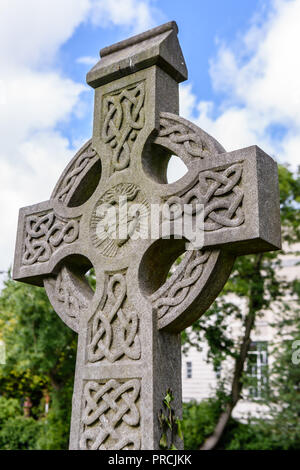 Medico saggiamente la croce alla Giordania appezzamento di famiglia, frate boccola del cimitero di Belfast. Foto Stock