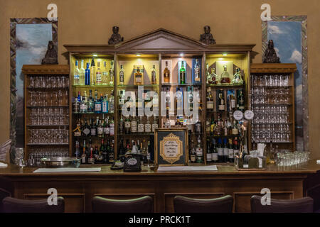 In vecchio stile bar al castello di Leslie Hotel, Glaslough, nella contea di Monaghan, Irlanda. Foto Stock