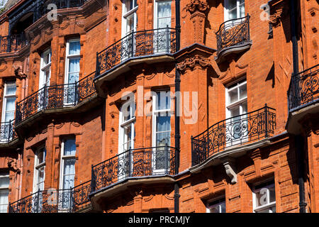Facciata del Claridge Hotel di lusso in Davies Street, Mayfair, London, Regno Unito Foto Stock