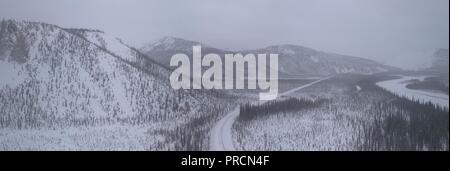 Dempster Highway, Yukon & NWT, Nord Ovest Territori, Canada, Antenna Panorama, Brian Martin RMSF Foto Stock