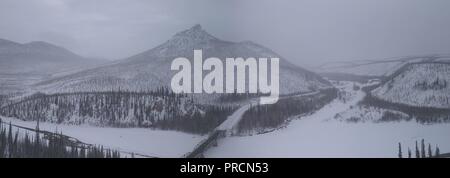 Dempster Highway, Yukon & NWT, Nord Ovest Territori, Canada, Antenna Panorama, Brian Martin RMSF Foto Stock