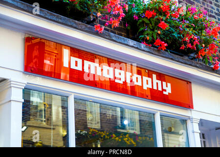 Logo della Lomography shop in Carnaby, London, Regno Unito Foto Stock