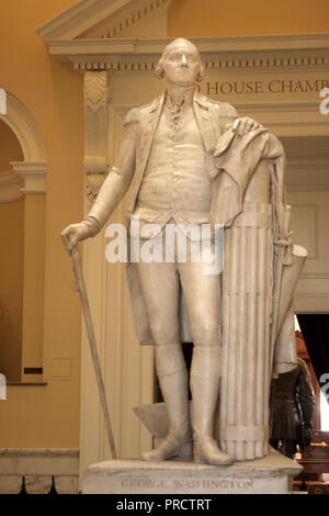 Richmond, Virginia, Stati Uniti. La statua originale di George Washington di Jean-Antoine Houdon esposta nel Campidoglio della Virginia. Foto Stock