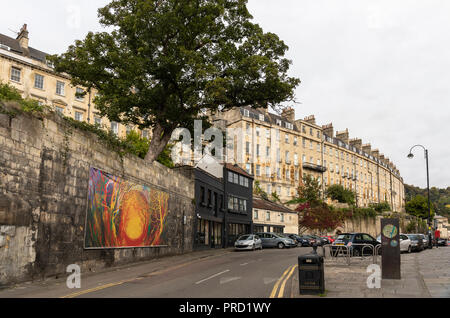 Walcot Street - il quartiere artistico nel Sito Patrimonio dell'Umanità dell'UNESCO di Bath, Somerset, Inghilterra, Regno Unito Foto Stock