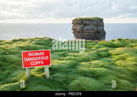 La segnaletica di pericolo a Downpatrick in testa Co. Mayo Foto Stock