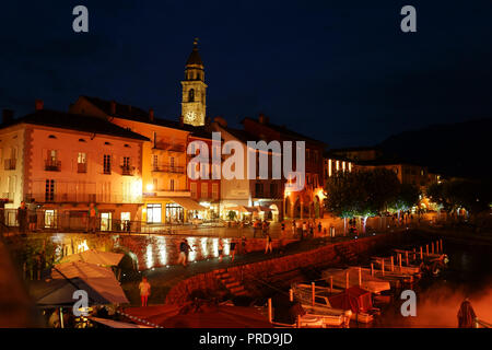 Ascona lungolago a notte estiva, Ticino, Svizzera Foto Stock