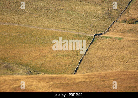 Paesaggio minimalista immagini del West Pennine Moors vicino a Bolton. Paesaggi senza cielo. Foto Stock