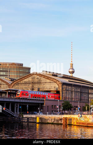 L'Europa, Germania, Brandeburgo, Berlino, Friedrichstrasse stazione ferroviaria Foto Stock