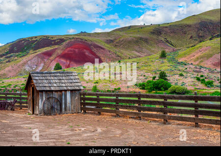 Kimberly, Oregon, Stati Uniti d'America - 1 Giugno 2017: James Cant Ranch è una parte storica di servizio del parco nazionale e si trova nella pecora gruppo Rock di J Foto Stock