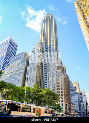 La città di New York, Stati Uniti d'America - 7 Giugno 2017: 500 Fifth Avenue, si trova tra il West 42nd e xliii strade in Midtown Manhattan, è un 60-piano costruito nel 1929-31 un Foto Stock