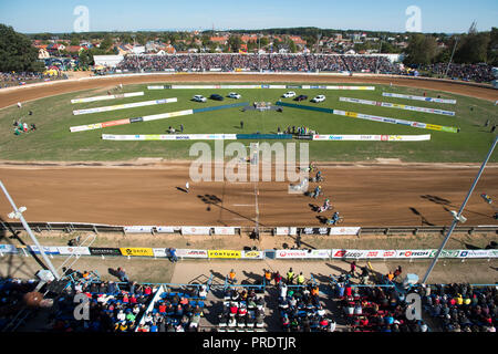 Pardubice, Repubblica Ceca. Il 30 settembre, 2018. In occasione del settantesimo internazionale Golden casco speedway gara disputata a Pardubice, Boemia orientale, Repubblica Ceca, domenica 30 settembre, 2018. Credito: Josef Vostarek/CTK foto/Alamy Live News Foto Stock