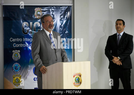 Brasilia, Brasile. 1° ottobre 2018. DF - Brasilia - 01/10/2018 - Apertura del centro di comando del 2018 elezioni - Raul Jungmann, pubblica il ministro per la sicurezza, accompagnata da Rogerio Galloro, delegato generale della polizia federale, parteciperà a questo lunedì, 1 ottobre, dell'apertura del centro di comando delle elezioni 2018 della Polizia Federale a Brasilia. Foto: Mateus Bonomi / AGIF Credito: AGIF/Alamy Live News Foto Stock