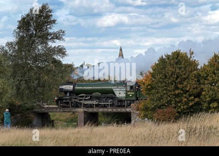 Il mondo-famoso Flying Scotsman 60103 treno a vapore locomotiva poteri lungo il Nene Valley Railway, a Peterborough, CAMBRIDGESHIRE, in data 1 ottobre 2018. Foto Stock