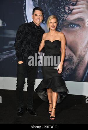 Los Angeles, Stati Uniti d'America. 01 ott 2018. LOS ANGELES, CA. Ottobre 01, 2018: Ariana Madix & Tom Sandoval alla premiere mondiale per "Venom" al Regency Village Theatre. Credito Foto: Paul Smith/Alamy Live News Foto Stock