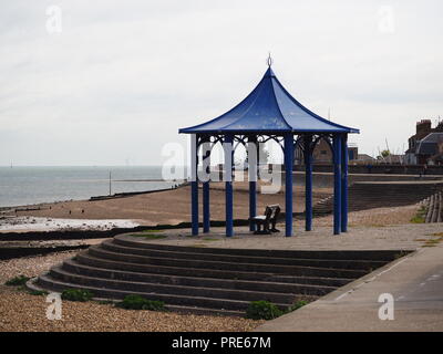 Sheerness, Kent, Regno Unito. 2 Ottobre, 2018. Regno Unito: Meteo sunny incantesimi e una sensazione di caldo all'aria in Sheerness, Kent. Credito: James Bell/Alamy Live News Foto Stock