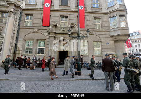 Praga, Repubblica Ceca. Il 27 settembre, 2018. Il Senovazne Square a Praga, nella Repubblica ceca è pronta per le riprese di "resistenza" filmato, il 27 settembre 2018. Il film è diretto da Jonathan Jakubowicz. Credito: Katerina Sulova/CTK foto/Alamy Live News Foto Stock