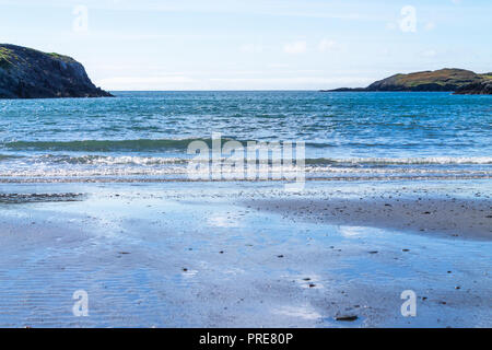 Tragumna, West Cork, Irlanda, 2 ottobre 2018. La gloriosa meteo continua qui in West Cork. Un altro giorno di sole con temperature che raggiungono i 20 gradi, la maggior parte dei vacanzieri sono scomparse il cielo azzurro e limpido mare blu con questa estate indiana stiamo avendo. Credito: aphperspective/Alamy Live News Foto Stock