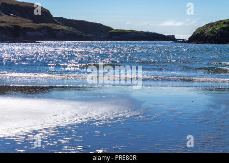 Tragumna, West Cork, Irlanda, 2 ottobre 2018. La gloriosa meteo continua qui in West Cork. Un altro giorno di sole con temperature che raggiungono i 20 gradi, la maggior parte dei vacanzieri sono scomparse il cielo azzurro e limpido mare blu con questa estate indiana stiamo avendo. Credito: aphperspective/Alamy Live News Foto Stock