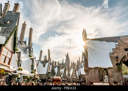 ORLANDO, FLORIDA, Stati Uniti d'America - Dicembre 2017: le vecchie case a Harry Potter Hogsmeade, mondo di Wizarding di Harry Potter in Isole di avventura, Universal S Foto Stock