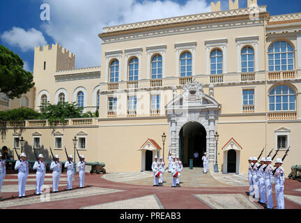 Facciata del palazzo del Principe di Monaco, la residenza del Principe di Monaco Foto Stock