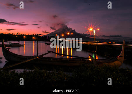 Vulcano Mayon in puro, Albay Foto Stock