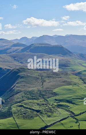 Il fells e le montagne del parco nazionale del Lake District, ripresa dall'aria, Nord Ovest Inghilterra, Cumbria, Regno Unito Foto Stock