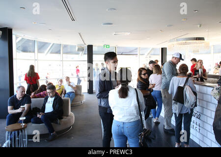 Tia Maria celebra international coffee day con un evento a crociera Bar, Overseas Passenger Terminal, Sydney. Nella foto: all'interno di bar di crociera. Foto Stock