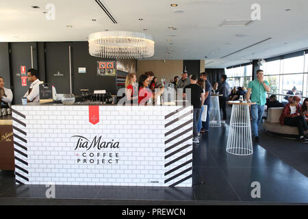 Tia Maria celebra international coffee day con un evento a crociera Bar, Overseas Passenger Terminal, Sydney. Nella foto: all'interno di bar di crociera. Foto Stock