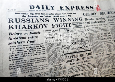 "Russi vincendo Kharkov lotta' prima pagina dei giornali del Daily Express newspaper Agosto 20 1943 Londra UK archivio storico Foto Stock
