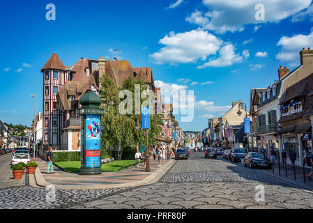 Strade di Deauville, Francia durante la quarantaquattresima Deauville American Film Festival Foto Stock