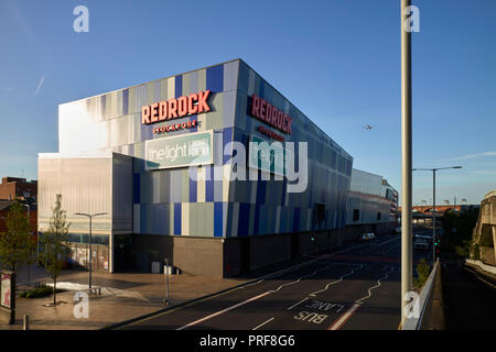 Redrock esterno a Stockport nelle prime ore del mattino Foto Stock