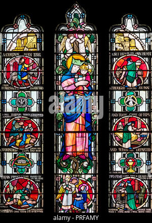 La parabola del Buon Samaritano da Margaret Edith (Aldrich) corda (1953), Santa Maria e Chiesa di Tutti i Santi, Chesterfield, Derbyshire, Regno Unito Foto Stock