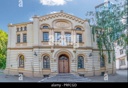 Varsavia, Polonia, 31 Maggio 2018: Il Nozyk sinagoga ebraica prewar casa di preghiera, l'unica superstite WW2 a Varsavia Foto Stock