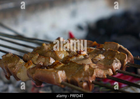 Fegato shish kebab sulla griglia di Adana kazancilar bazaar Foto Stock