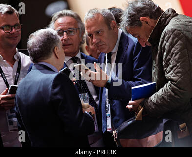 Il presidente della FIA ed ex capo del Ferrari Racing Division Jean Todt risponde alle domande del giornalista durante il primo giorno di International pari Foto Stock