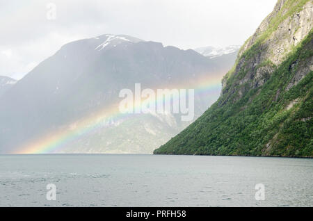 Norvegia - Hellesylt - Geiranger - Da qualche parte sopra il Rainbow - Europa destinazione di viaggio Foto Stock