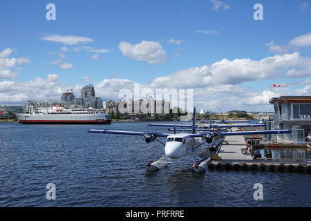 Traghetto in uscita Victoria Inner Harbour, l'isola di Vancouver, BC, Canada Foto Stock