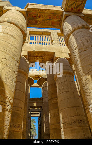 Il Hypostyle Hall nel tempio di Amon al complesso del Tempio di Karnak, anche noto come il Tempio di Karnak, a Tebe, Luxor, Egitto Foto Stock