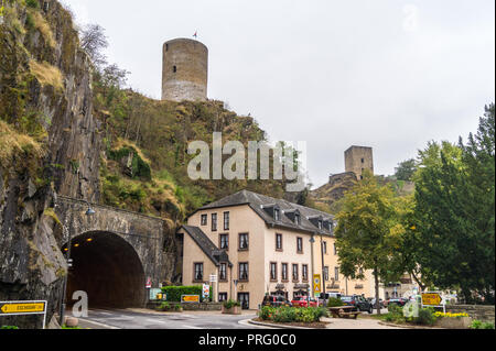 Il Castello dei Conti di Esch-sur-Sûre, del XIII secolo, Granducato del Lussemburgo Foto Stock
