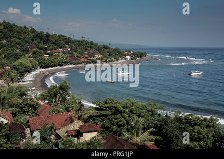 Panoramica baia di Jemeluk ad Amed, Bali, Indonesia Foto Stock