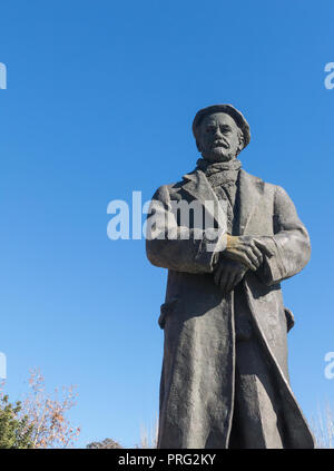 Statua di lo scrittore basco Pio Baroja (1872-1956) all'ingresso del Parco del Retiro di Madrid in Spagna Foto Stock