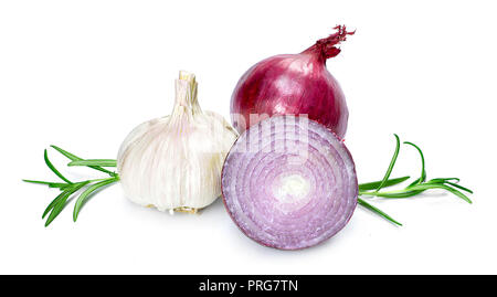 Bella fresca di cipolle rosse, gruppo di oggetti o di cottura Ingredienti, isolato su sfondo bianco. Foto Stock