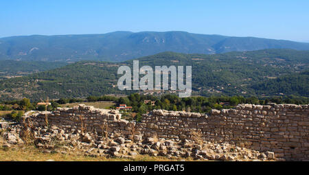 Villaggio di Lacoste nella zona di Luberon in Francia Foto Stock