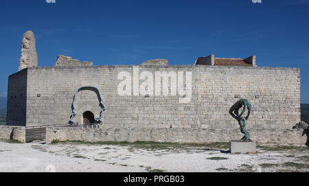 Villaggio di Lacoste nella zona di Luberon in Francia Foto Stock