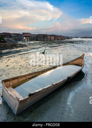 Villaggio di Pescatori sull'Isola di granchio, selangor Malaysia. Foto Stock